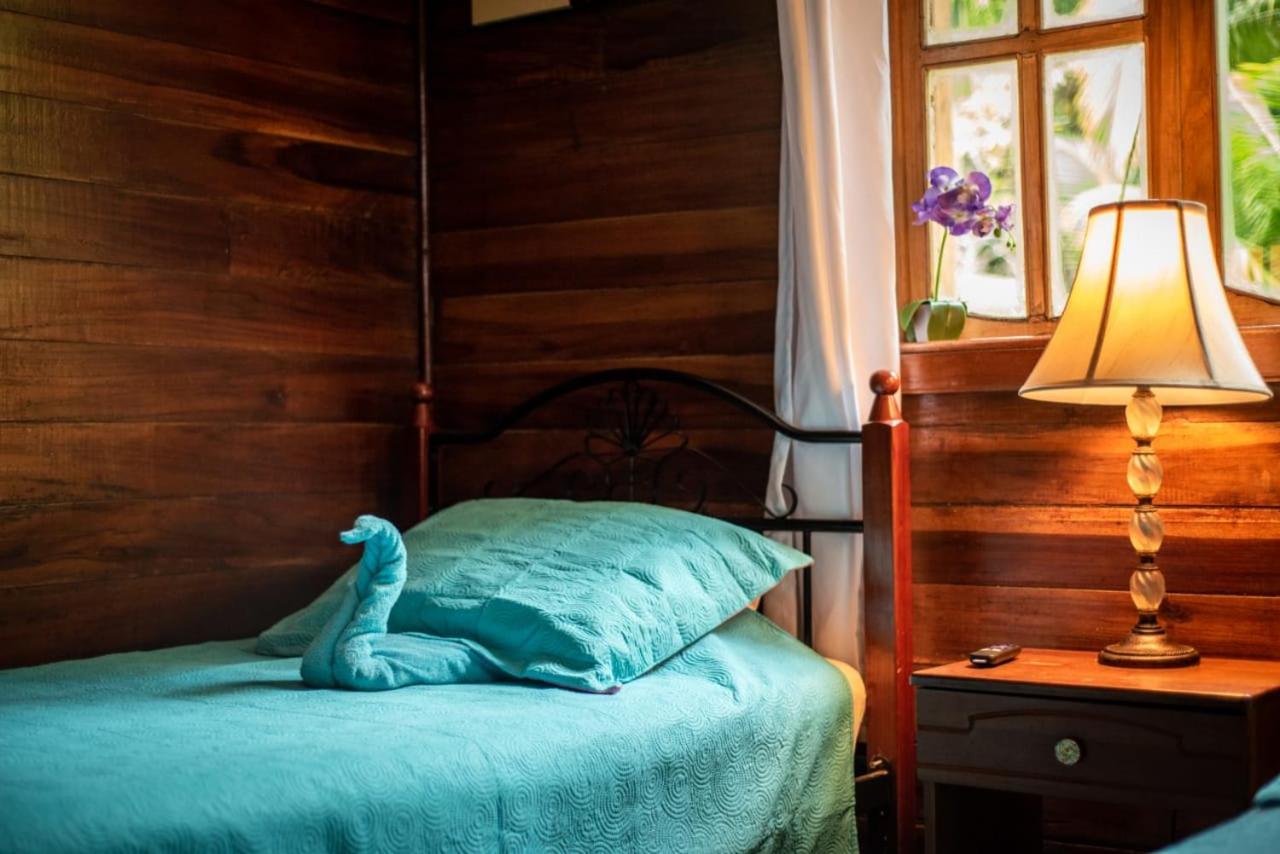 Hotel Tierra Verde Bed And Breakfast Бокас дел Торо Екстериор снимка