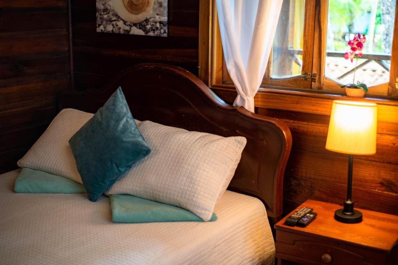 Hotel Tierra Verde Bed And Breakfast Бокас дел Торо Екстериор снимка